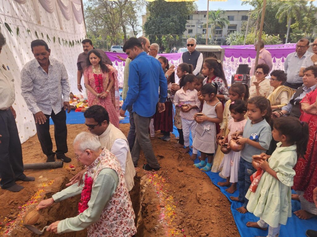 svm exeutive chairman participating in puja